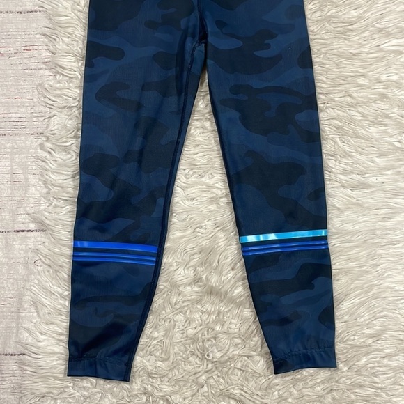 Lilybod x Soulcycle High Rise Blue Leggings With Camo Details - Picture 8 of 11
